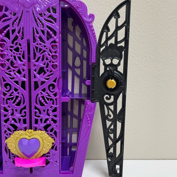 Monster High Skulltimate Secrets Clawdeen Wolf’s Closet - Picture 6 of 8